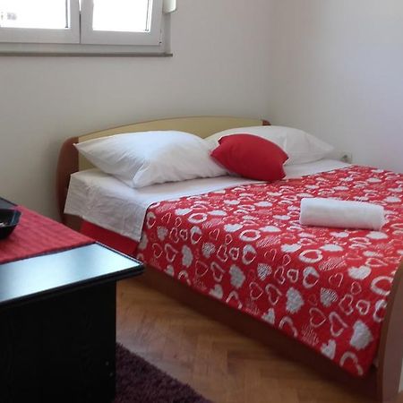 Apartment Max Omiš Екстериор снимка