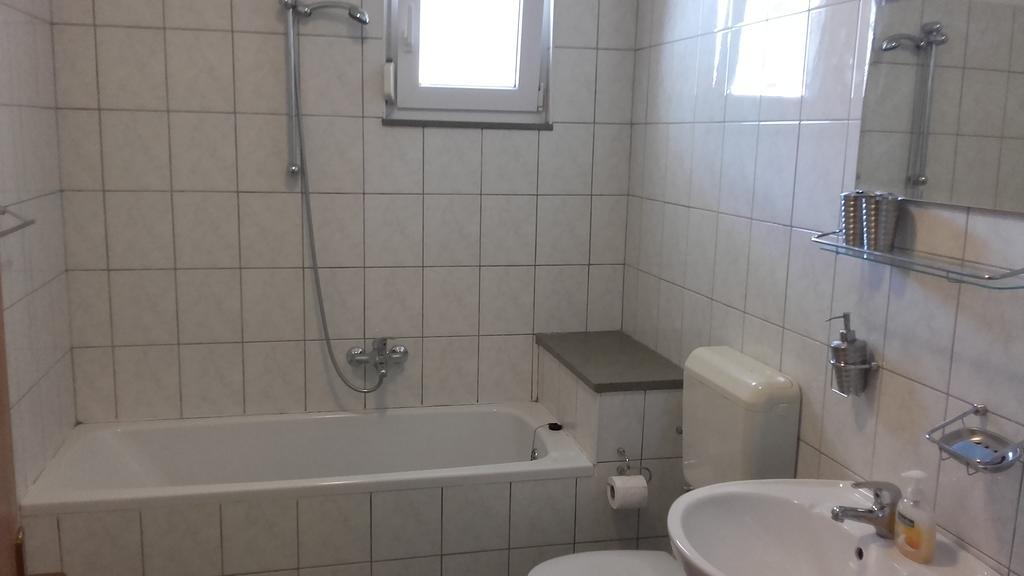 Apartment Max Omiš Екстериор снимка