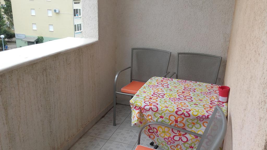Apartment Max Omiš Екстериор снимка