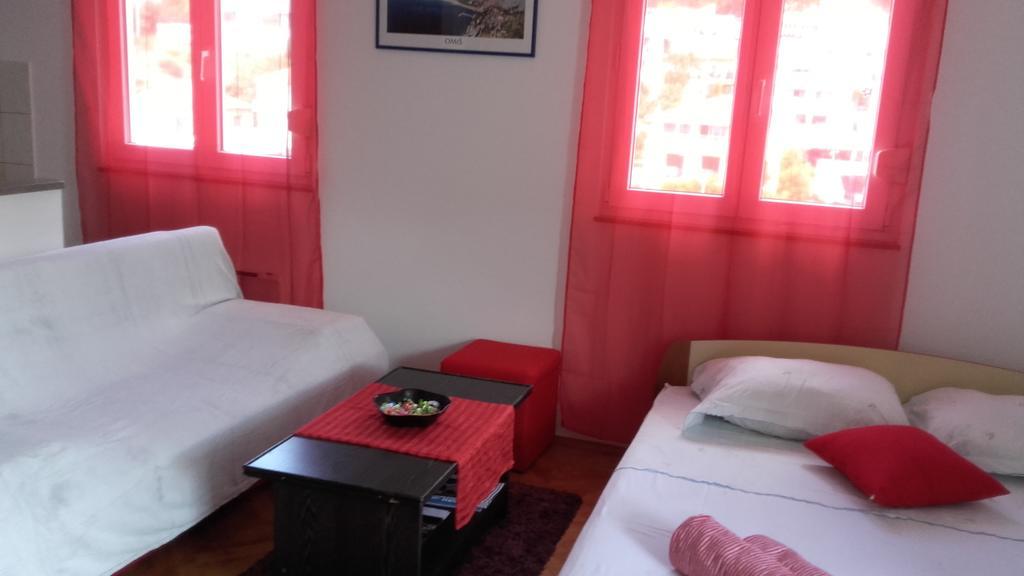 Apartment Max Omiš Екстериор снимка