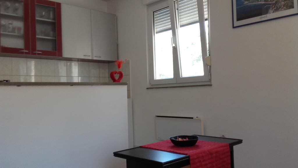 Apartment Max Omiš Екстериор снимка