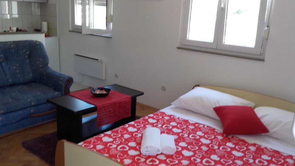 Apartment Max Omiš Екстериор снимка