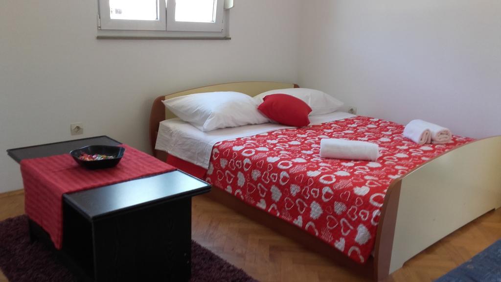 Apartment Max Omiš Екстериор снимка